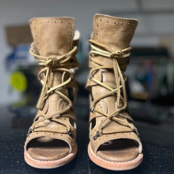 Freebird Brandy Sandal - Picture 2 of 5